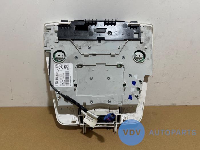 Oswietlenie wewnetrzne przód Mercedes C-Klasse