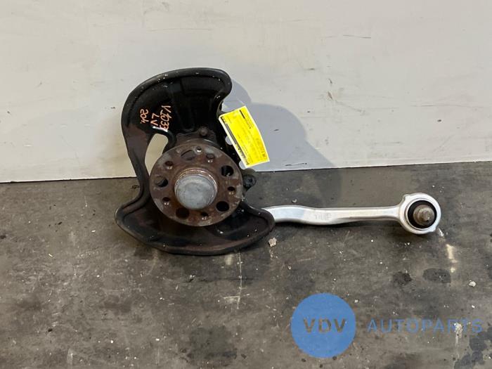 Fusee links-voor Mercedes C-Klasse