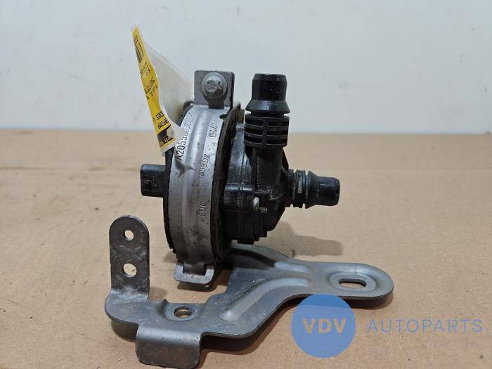 Pompe à eau Mercedes C-Klasse