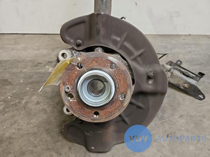 Knuckle, front left Mercedes GLA