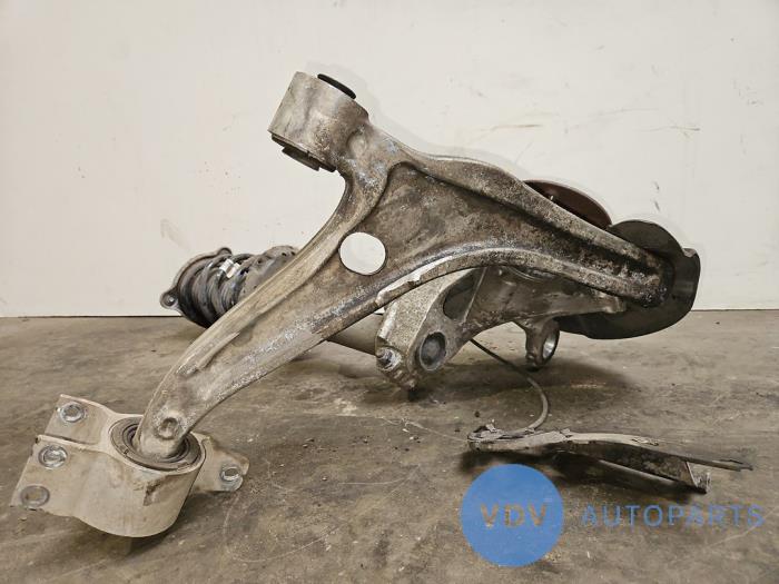 Knuckle, front left Mercedes GLA