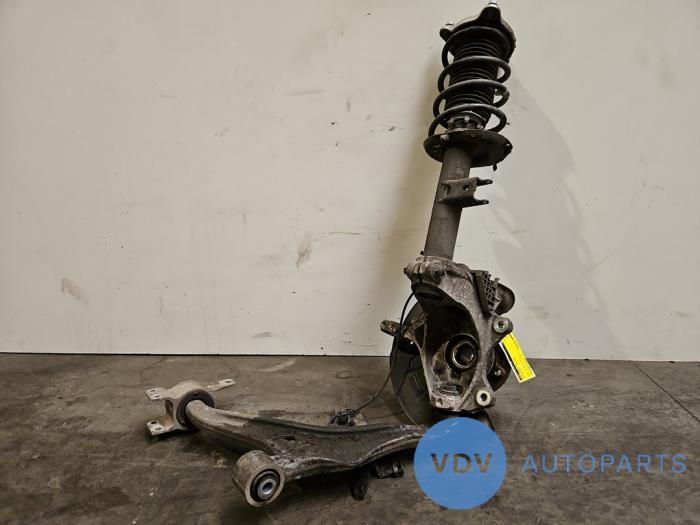 Knuckle, front left Mercedes GLA