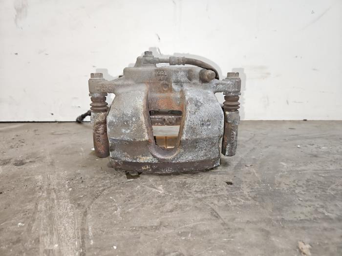 Etrier de frein (pince) avant gauche Mercedes GLA
