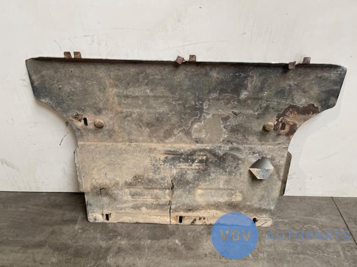 Chapa protectora piso Mercedes Vito