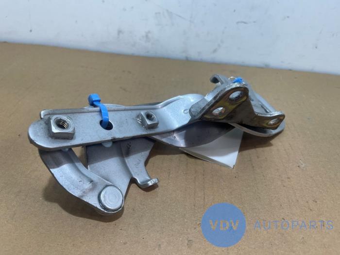 Zawias pokrywy silnika Mercedes Viano