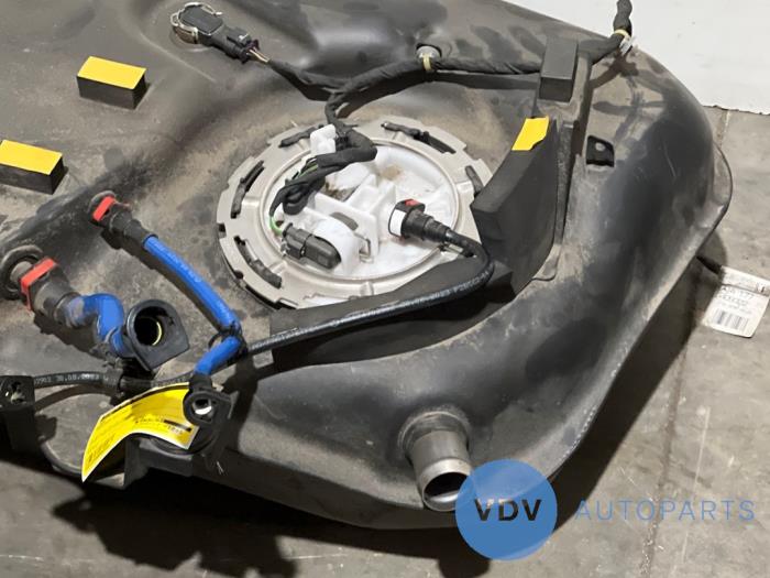 Réservoir de carburant Mercedes GLA