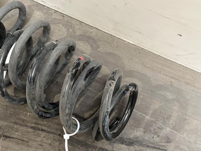 Schroefveer achter Mercedes GLA