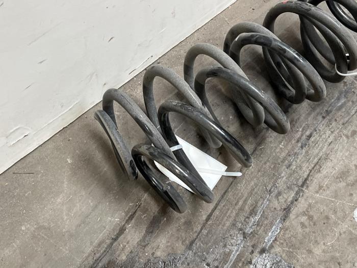 Schroefveer achter Mercedes GLA