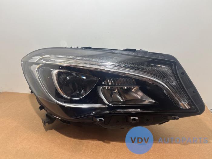 Reflektor prawy Mercedes CLA
