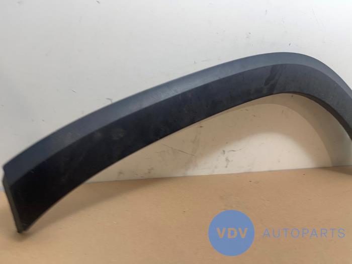 Wielrand achter Mercedes GLB-Klasse