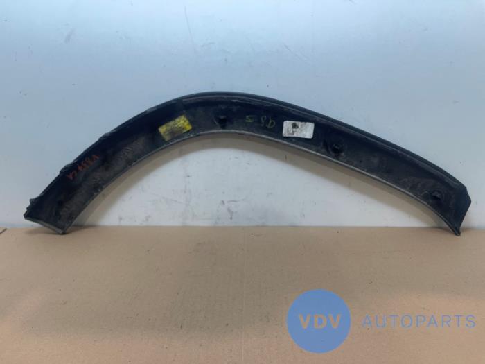 Wielrand achter Mercedes GLB-Klasse