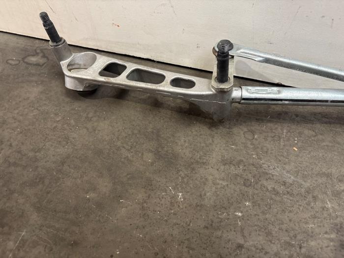 Wiper motor + mechanism Mercedes GLA