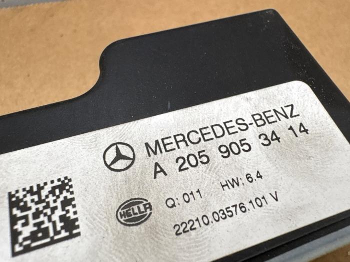 Régulateur de tension Mercedes C-Klasse
