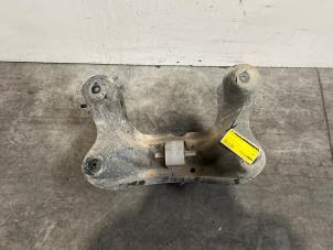 Gebruikte Versnellingsbak Steun Mercedes Vito (447.6) 2.2 114 CDI 16V Prijs € 108,90 Inclusief btw aangeboden door Autoparts Van De Velde