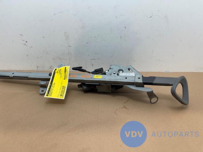 Podajnik pasa prawy Mercedes CLK