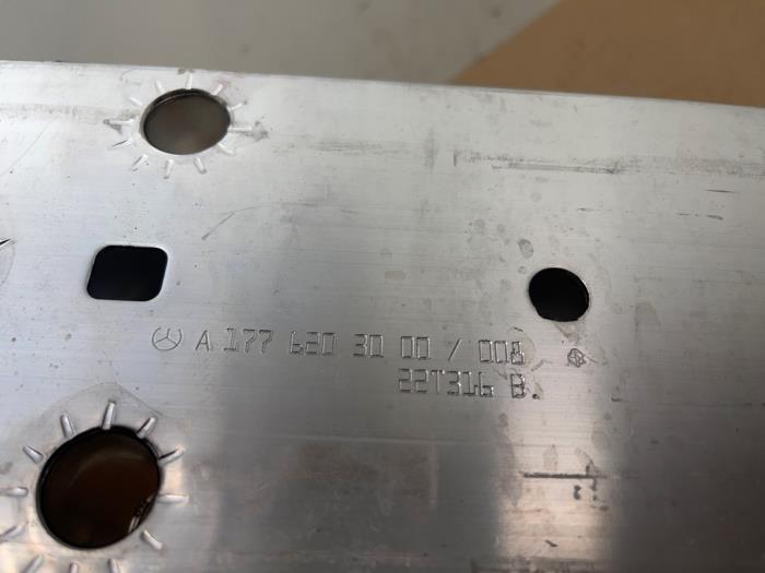 Soporte (varios) Mercedes EQB