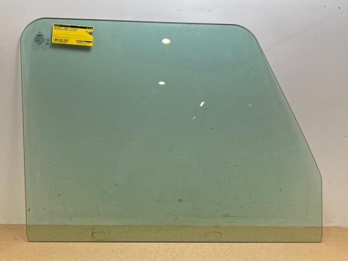Szyba drzwi lewych przednich wersja 4-drzwiowa Mercedes G-Klasse