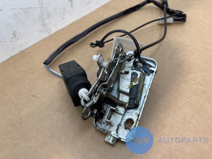 Mechanizm blokady drzwi lewych tylnych wersja 4-drzwiowa Mercedes G-Klasse