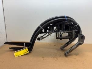 Gebruikte Achterklep Scharnier Mercedes CLS (C257) 350d 2.9 24V 4-Matic Prijs € 108,90 Inclusief btw aangeboden door Autoparts Van De Velde