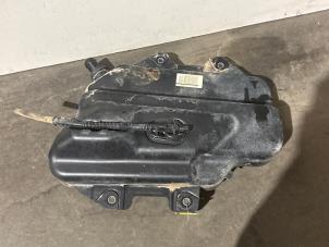Gebruikte Adblue tank Mercedes Vito (447.6) 1.6 111 CDI 16V Prijs € 363,00 Inclusief btw aangeboden door Autoparts Van De Velde
