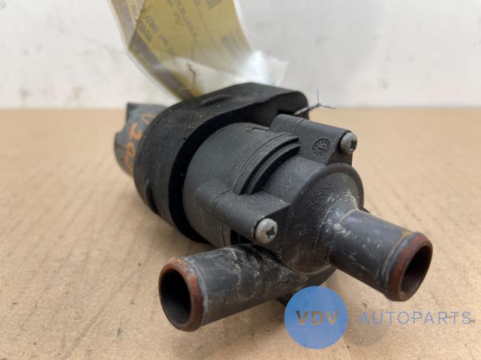 Dodatkowa pompa wodna Mercedes Viano