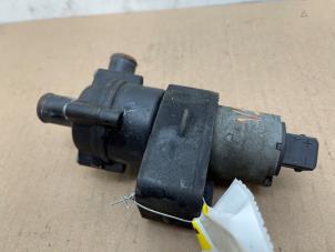 Gebruikte Extra waterpomp Mercedes Viano (639) 2.2 CDI 16V 4x4 Prijs € 60,50 Inclusief btw aangeboden door Autoparts Van De Velde