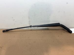 Gebruikte Ruitenwisserarm voor Mercedes Sprinter 3,5t (907.6/910.6) 317 CDI 2.0 D RWD Prijs € 12,10 Inclusief btw aangeboden door Autoparts Van De Velde