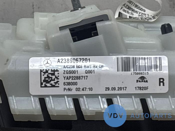 Feu arrière droit Mercedes E-Klasse