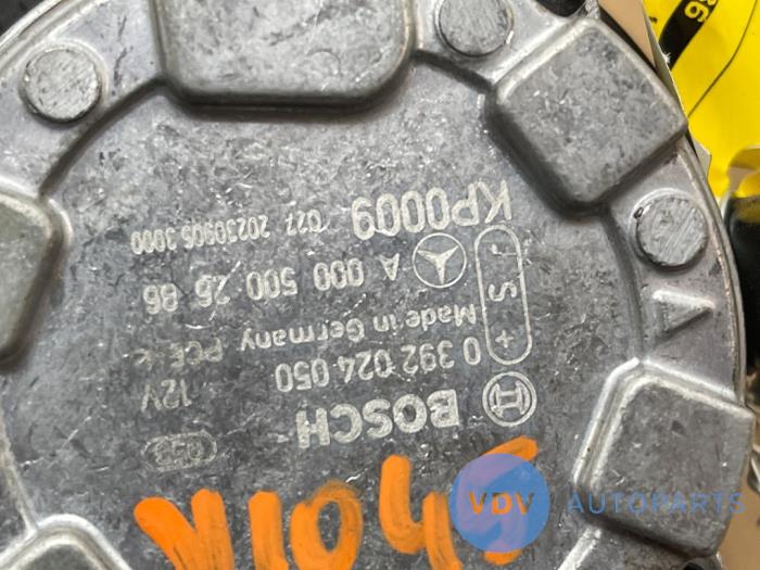 Pompe à eau Mercedes GLA