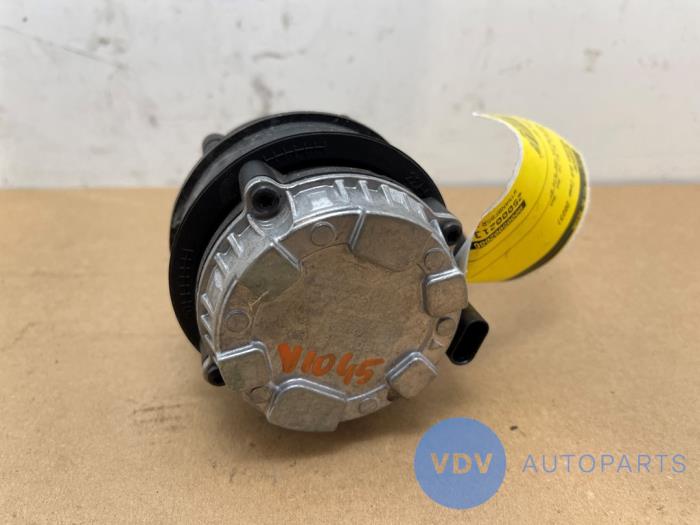 Pompe à eau Mercedes GLA