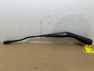 Gebruikte Ruitenwisserarm voor Mercedes E (R238) E-220d 2.0 Turbo 16V Prijs € 24,20 Inclusief btw aangeboden door Autoparts Van De Velde