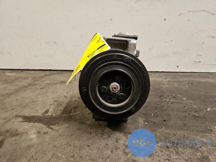 Pompe clim Mercedes Vito