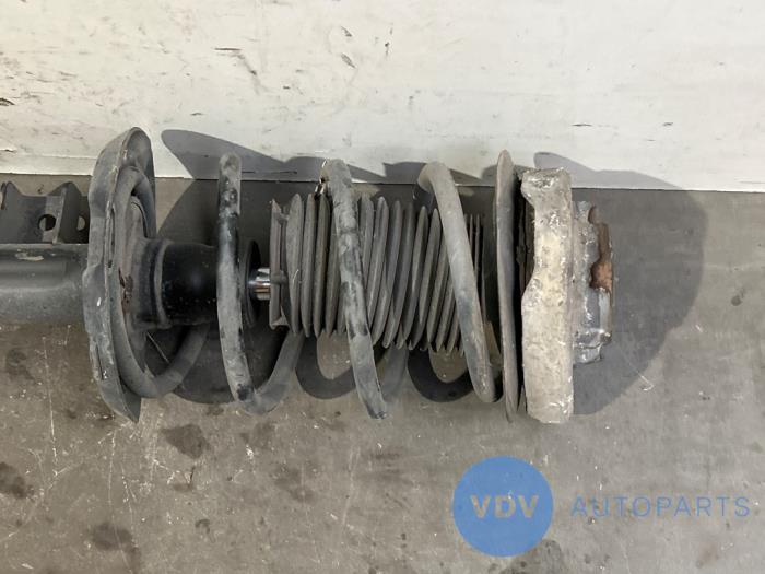 Stoßdämpfer links vorne Mercedes B-Klasse