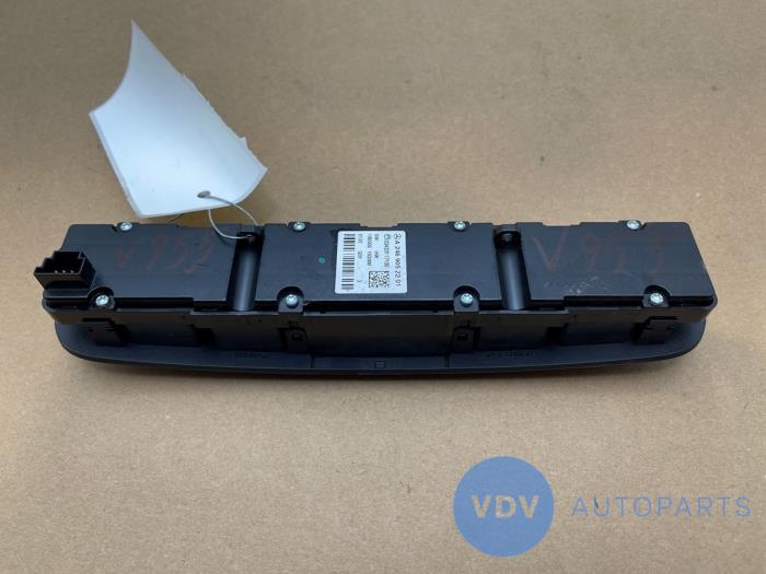 Przelacznik swiatel awaryjnych Mercedes B-Klasse