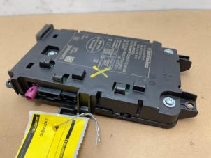 Gebruikte Draadloze oplader Mercedes E (C238) E-200 2.0 Turbo 16V Prijs € 102,85 Inclusief btw aangeboden door Autoparts Van De Velde