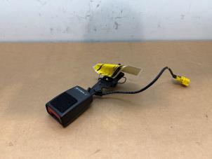 Gebruikte Veiligheidsgordel midden-achter Mercedes B (W245) 2.0 B-180 CDI 16V Prijs € 48,40 Inclusief btw aangeboden door Autoparts Van De Velde