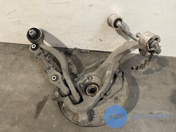 Fusee links-voor Mercedes E-Klasse