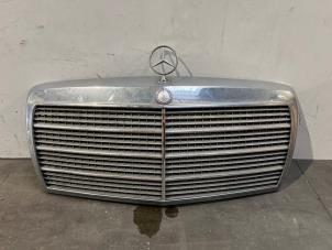 Gebruikte Grille Mercedes S (W126) 260 SE Prijs € 181,50 Inclusief btw aangeboden door Autoparts Van De Velde