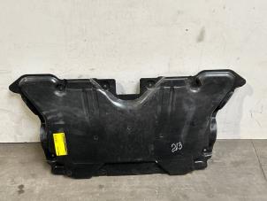 Gebruikte Beschermplaat bodem Mercedes E (W213) E-200 2.0 Turbo 16V Prijs € 60,50 Inclusief btw aangeboden door Autoparts Van De Velde