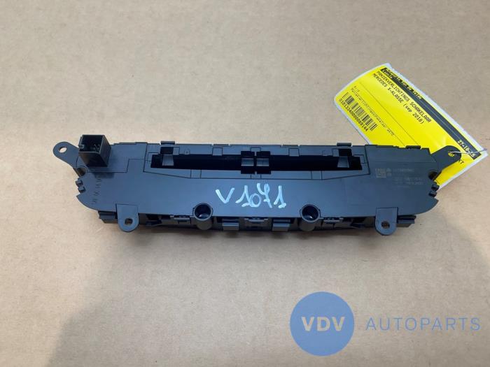 Przelacznik swiatel awaryjnych Mercedes X-Klasse