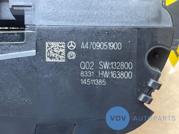 Przelacznik swiatel awaryjnych Mercedes X-Klasse