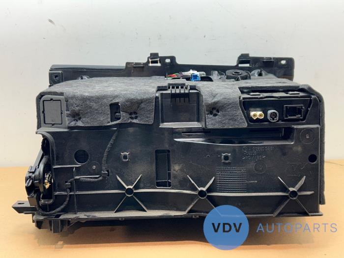 Schowek w desce rozdzielczej Mercedes E-Klasse