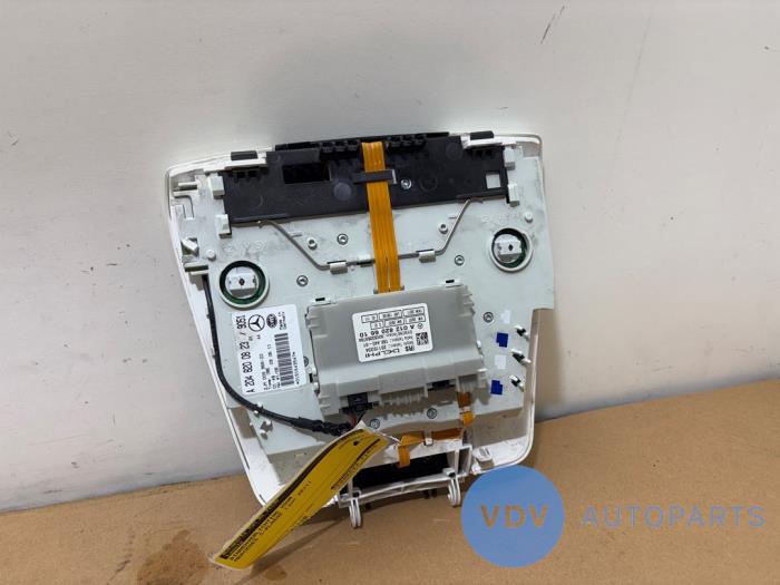 Oswietlenie wewnetrzne przód Mercedes C-Klasse