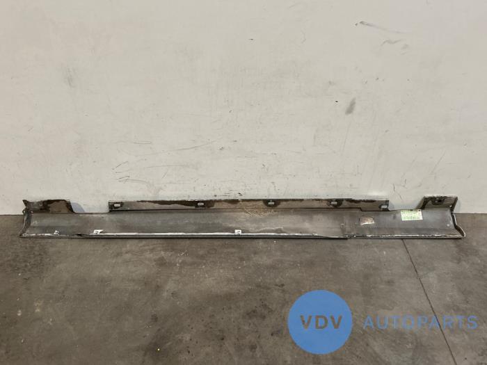 Sill, left Mercedes C-Klasse