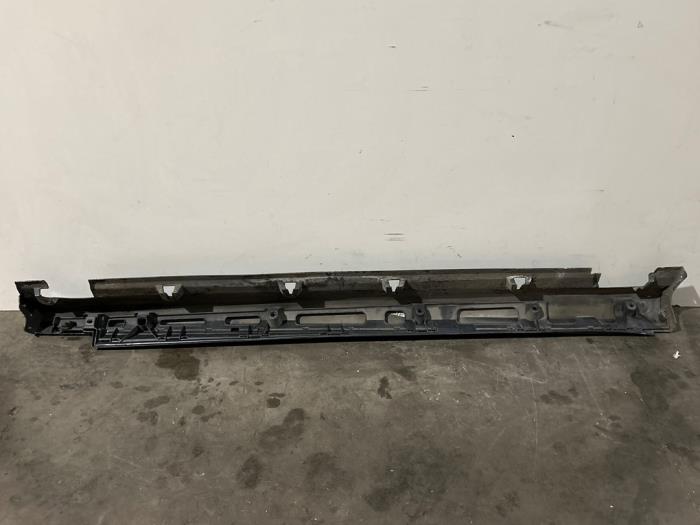 Dorpel links Mercedes GLE