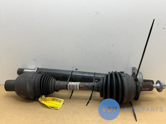 Os napedowa prawy przód Mercedes GLA