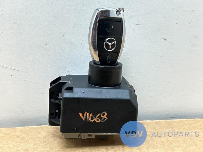 Stacyjka + sterownik Mercedes GLA