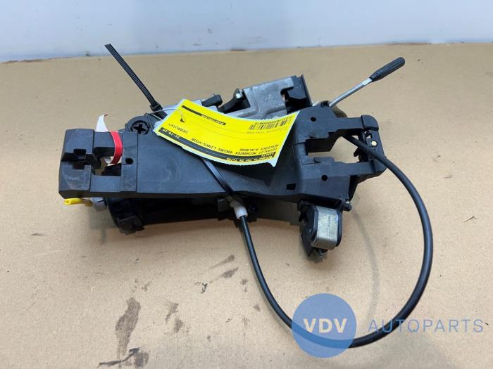 Mechanizm blokady drzwi lewych przednich wersja 4-drzwiowa Mercedes A-Klasse