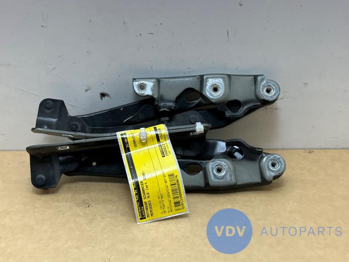 Zawias pokrywy silnika Mercedes SLK