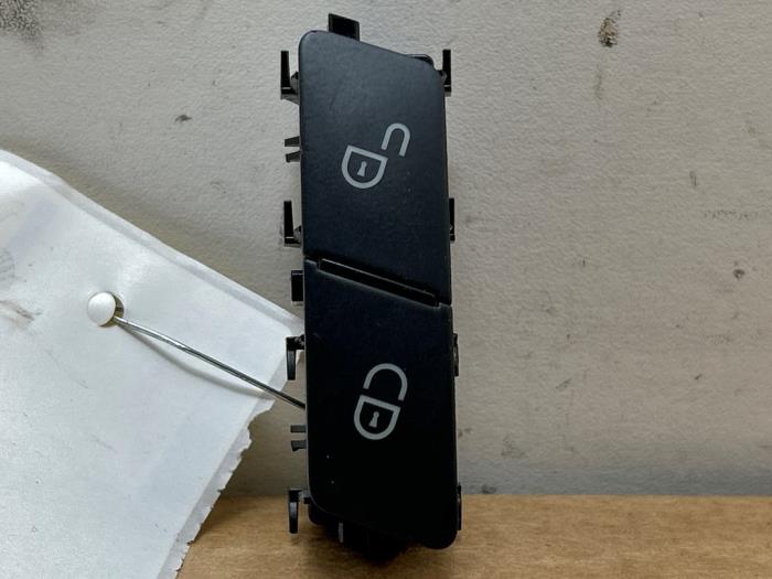 Przelacznik centralnego zamka Mercedes C-Klasse